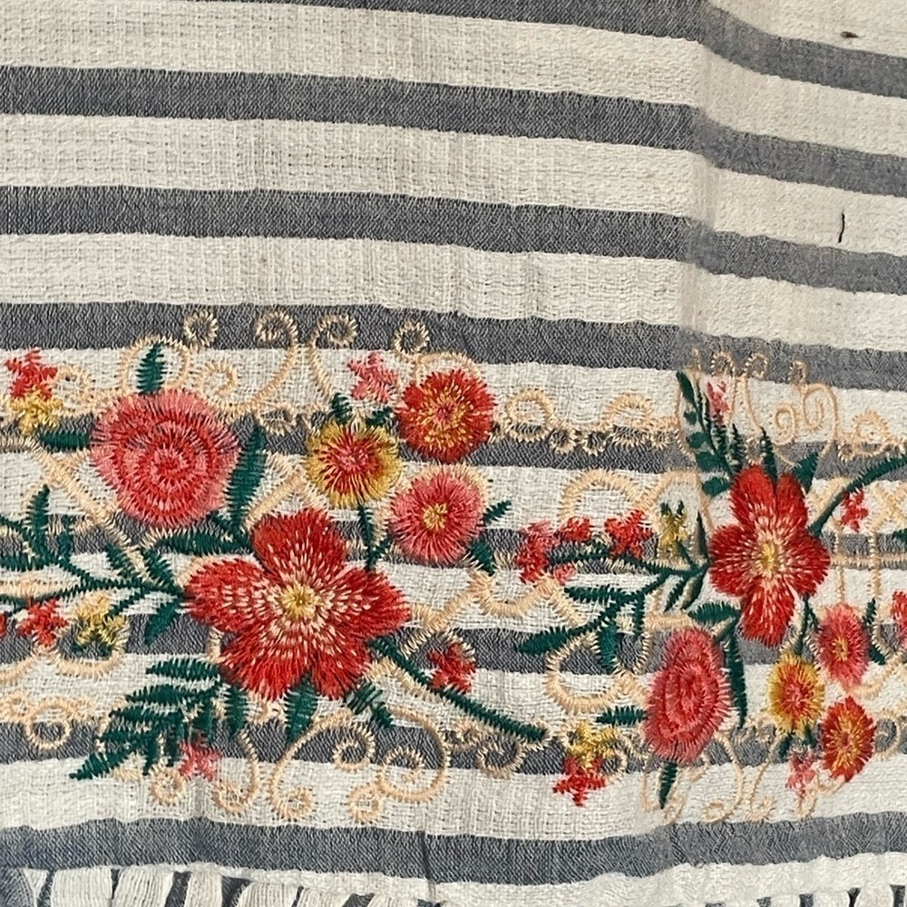 NWT Savanna Jane embroidered top - Picture 3 of 6
